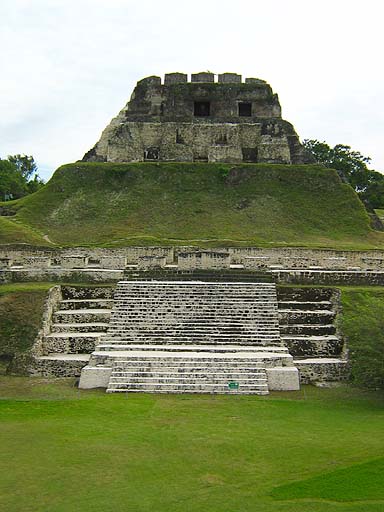 Front view of El Castillo pyramid.jpg